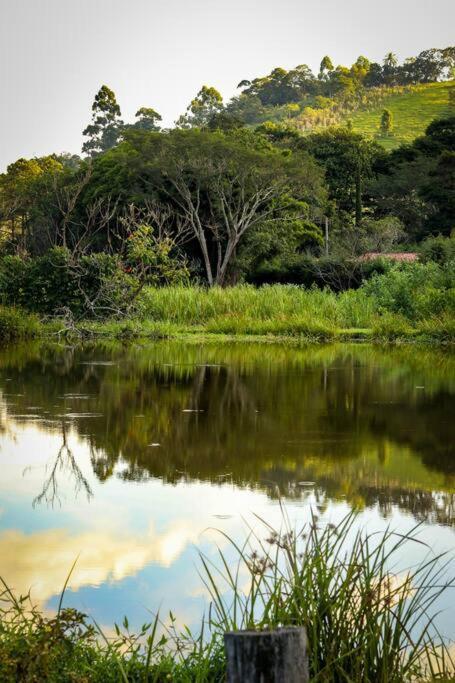 Recanto Dos Beija Flores, Chale Lantana C Monte Alegre do Sul Kültér fotó