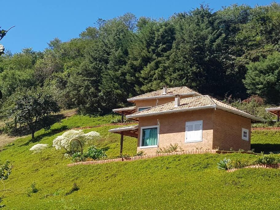 Recanto Dos Beija Flores, Chale Lantana C Monte Alegre do Sul Kültér fotó