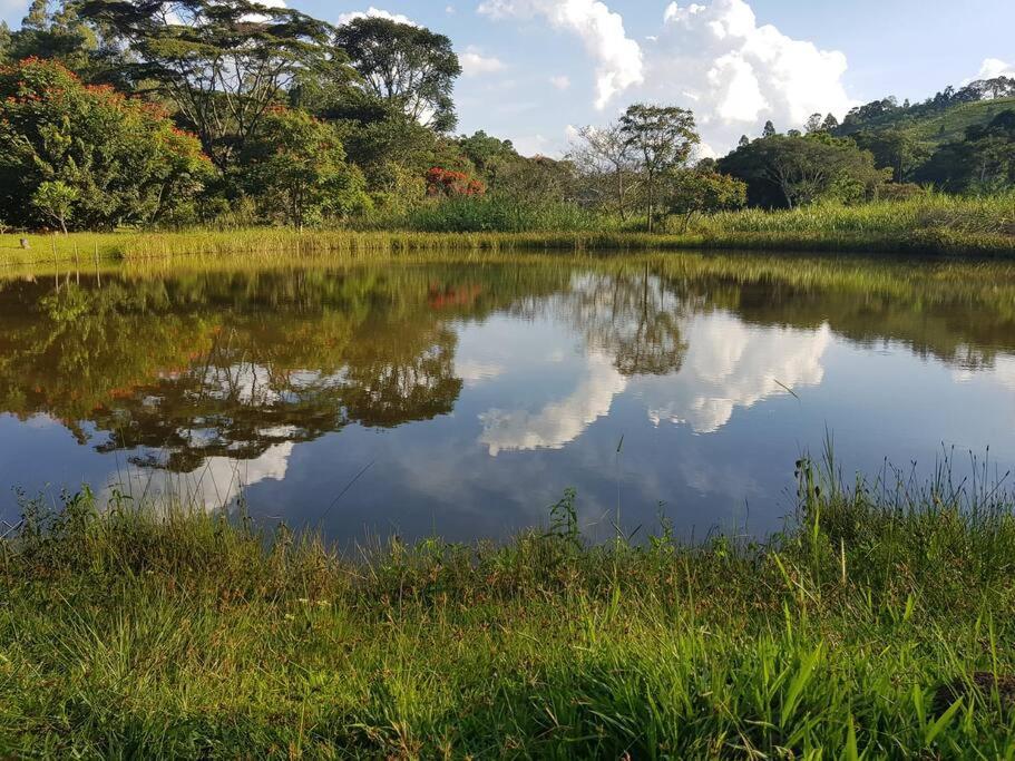 Recanto Dos Beija Flores, Chale Lantana C Monte Alegre do Sul Kültér fotó