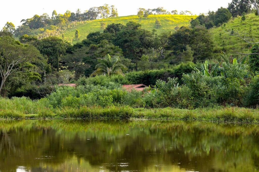 Recanto Dos Beija Flores, Chale Lantana C Monte Alegre do Sul Kültér fotó